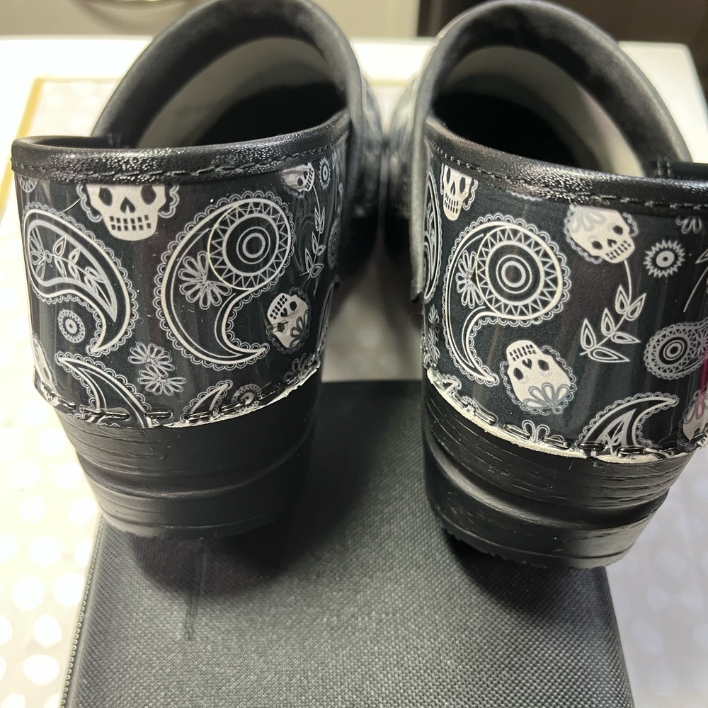 Sanita Black and White Patterned Clogs - Picture 3 of 8